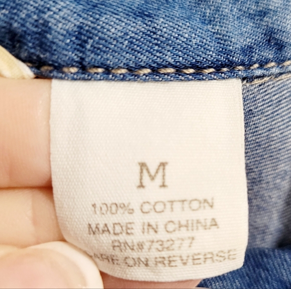 Mudd Y2K Women’s Denim Chambray Pearl Snap Shirt Size Medium 100% Cotton Western - Picture 12 of 13